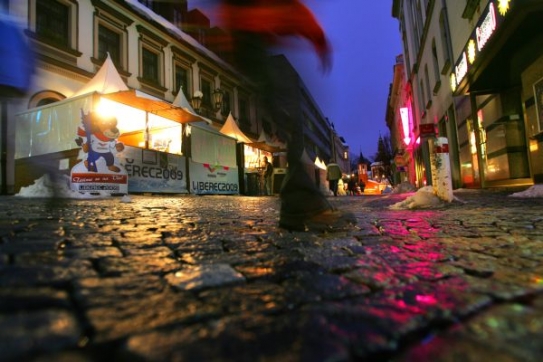 Stánkaři v centru Liberce byli téměř bez práce. Stánkaři v centru Liberce byli téměř bez práce.