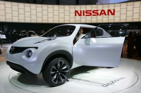 Nissan Qazana měř&iacute; jen m&aacute;lo přes čtyři metry.