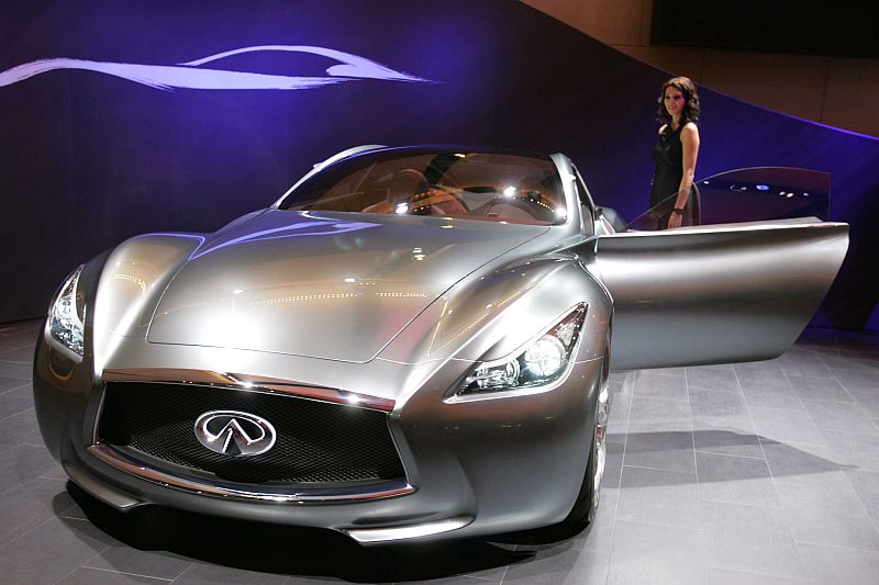 Infiniti Essence pohání hybridní jednotka o výkonu 600 koní. Infiniti Essence pohání hybridní jednotka o výkonu 600 koní.