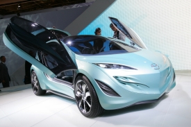 Mazda Kiyora má pod kapotou benzinovou třináctistovku.