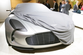 Aston Martin One-77 na autosalonu byl jen maketa.