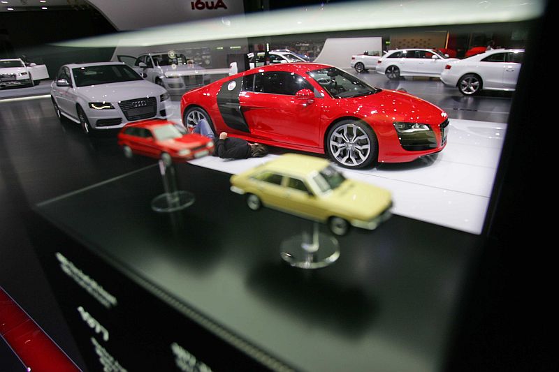 R8 s výkonem 525 koní se poprvé ukázalo na evropské půdě. R8 s výkonem 525 koní se poprvé ukázalo na evropské půdě.