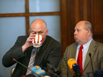 Ministr zdravotnictví Tomáš Julínek a jeho mluvčí Tomáš Cikrt. 