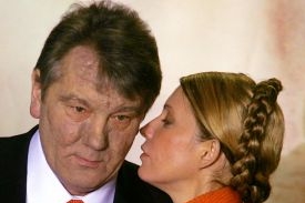 Prezident Ju&scaron;čenko a opozičn&iacute; vůdkyně Tymo&scaron;enkov&aacute;