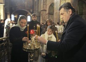 Ukrajinský prezident Viktor Juščenko (vpravo)