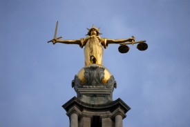 Slepá justice.