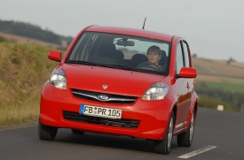 Subaru Justy je sice ve skutečnosti Daihatsu Sirion a pohání ho jen přední náprava, ale to nemusí být na škodu.