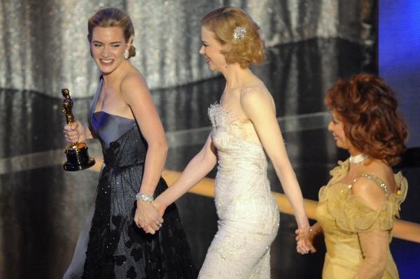 (zleva) Kate Winsletová, Nicole Kidmanová a Sophia Lorenová. (zleva) Kate Winsletová, Nicole Kidmanová a Sophia Lorenová.