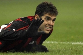 Brazilsk&yacute; fotbalista Kak&aacute;, zat&iacute;m v dresu AC Mil&aacute;n. Odejde do Anglie?