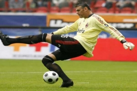 Australsk&yacute; fotbalov&yacute; brank&aacute;ř Zeljko Kalac.