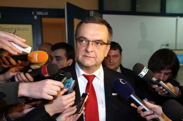 Miroslav Kalousek odvrátil odbory od stávky. Miroslav Kalousek odvrátil odbory od stávky.