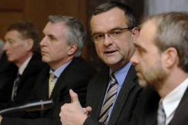 Miroslav Kalousek na středečn&iacute;m jedn&aacute;n&iacute; s odbory.