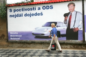 Ironický bilboard namířený proti Petru Bendlovi.