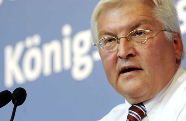 Frank-Walter Steinmeier (červenec 2008 v Berlíně). Frank-Walter Steinmeier (červenec 2008 v Berlíně).