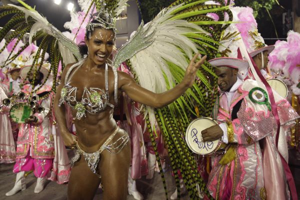 Brazilský karneval je vyhledávanou turistickou atrakcí.