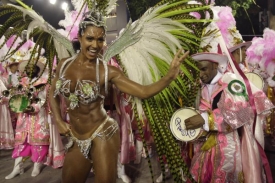 Brazilský karneval je vyhledávanou turistickou atrakcí.