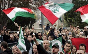Sobotní demonstrace Maďarů na podporu fotbalových fanoušků.