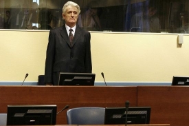 Radovan Karadžić před soudem.