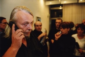 Svatopluk Karásek se vrací, tentokrát chce do Senátu za zelené. Svatopluk Karásek se vrací, tentokrát chce do Senátu za zelené.