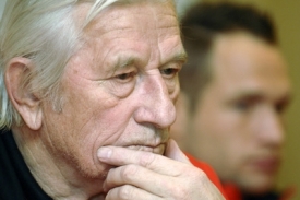 Tren&eacute;r Karel Br&uuml;ckner na reprezentačn&iacute;m srazu.