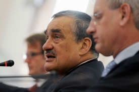 Karel Schwarzenberg bojuje za radar.