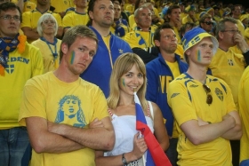 Schlíplí Švédové. Dívka, jako většína dam, ale před foťákem ožila.
