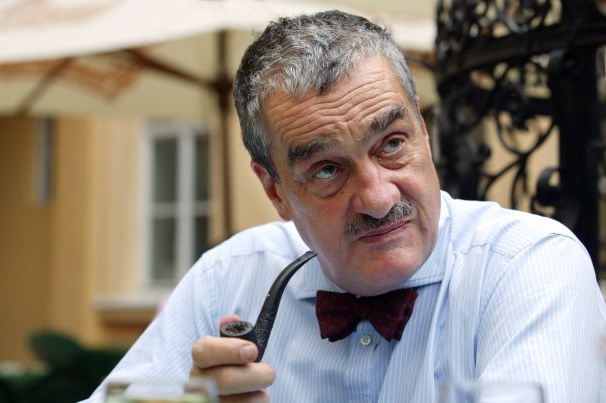 Karel Schwarzenberg kritizuje prezidenta Klause kvůli válce v Gruzii. 