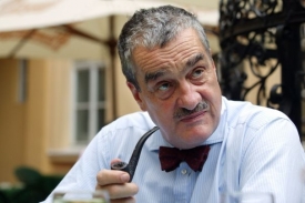 Karel Schwarzenberg kritizuje prezidenta Klause kvůli válce v Gruzii.