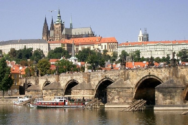 Inspekce zjistila pochybení při opravě Karlova mostu. 