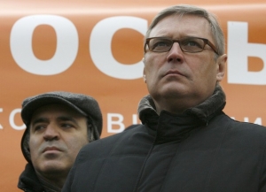Vůdci opozice Kasparov a Kasjanov.