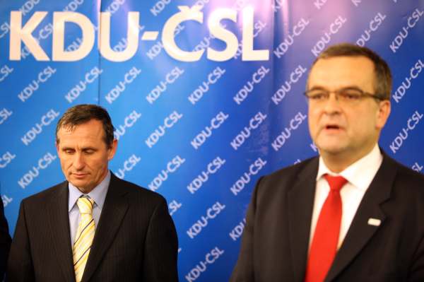 Lidovci navrhují volit podle současných krajů. Lidovci navrhují volit podle současných krajů.