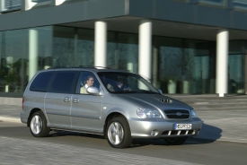 Kampak dneska dojedeme? Stejnou &bdquo;st&aacute;lic&iacute;&ldquo; statistiky T&Uuml;V Auto Report jako Porsche je tato nepoveden&aacute; Kia Carnival. S velk&yacute;m n&aacute;skokem nejporuchověj&scaron;&iacute; auto hned ve třech nejmlad&scaron;&iacute;ch věkov&yacute;ch kategori&iacute;ch. Stejně jako loni.