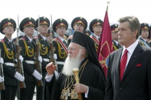 Ekumenický patriarcha Bartoloměj I. a ukrajisnký prezident Juščenko.
