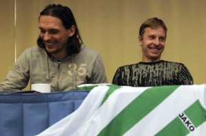 Marek Kincl (vlevo) z Bohemians byl v zápase se Slavií vyloučen.