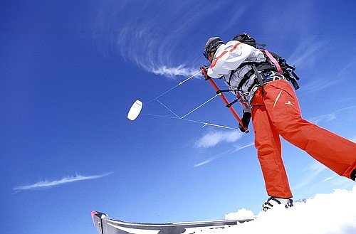 Na Šacberku si návštěvníci v sobotu mohou zkusit snowkiting. Na Šacberku si návštěvníci v sobotu mohou zkusit snowkiting.