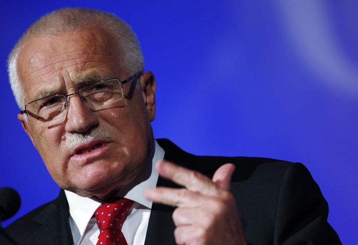 Prezident Václav Klaus má po operaci.