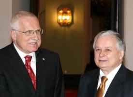 Prezidenti V&aacute;clav Klaus a Lech Kaczyński se t&eacute;matu radar vyhnuli.