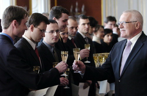 Prezident Klaus jmenuje nové soudce. 