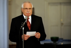 Mimořádné výstoupení Václava Klause - políček Topolánkovi.