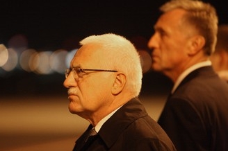 Václav Klaus se zastal hejtmanů. Podle něj to odskákali za Topolánka.