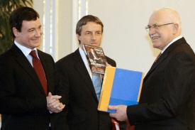 David Rath věnoval prezidentovi svou knihu, Klause to pobavilo.