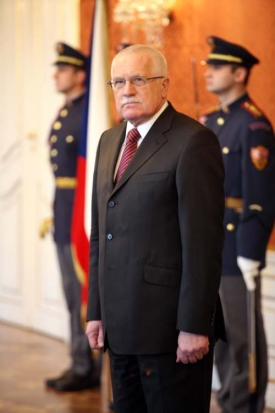 Klaus podepsal novelu, která umožní zachování malotřídek.