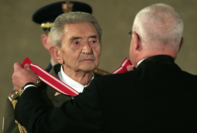 Řád bílého lva obdržel i plukovník ve výslužbě Stanislav Hnělička 