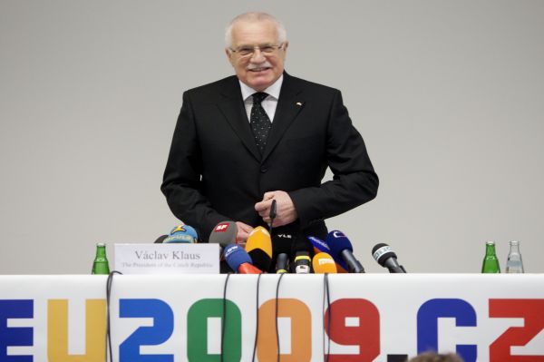 Prezident Václav Klaus na tiskové konferenci v Bruselu. Prezident Václav Klaus na tiskové konferenci v Bruselu.