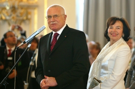 Václav Klaus s manželkou Livií na inaugurační recepci.