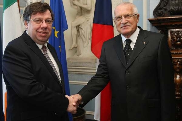 Václav Klaus na setkání s irským premiérem Brianem Cowenem. 