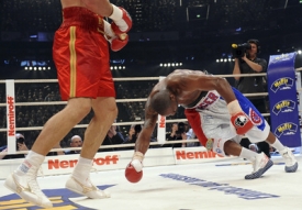 Americk&yacute; boxer Thompson pr&aacute;vě prohr&aacute;l.