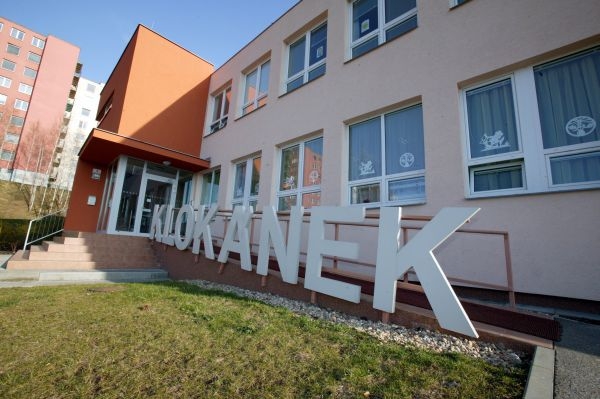 Hluchoněmou dívku soud umístil do Klokánku.