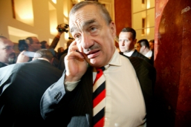 Kontrolu financí Jiřího Čunka zaplatí Karel Schwarzenberg.