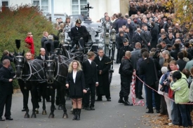 Na poslední cestu Václava Kočku ml. přišly stovky smutečních hostů.